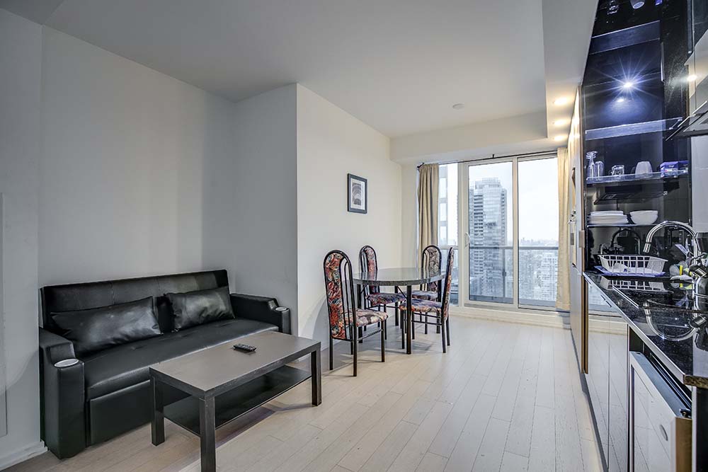 Studio Apartment in Toronto By Eaton Center