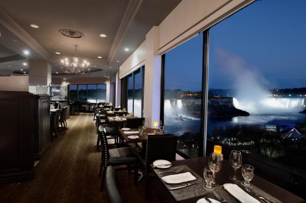 Crowne Plaza Hotel Restaurant with great view of Niagara Falls at Night