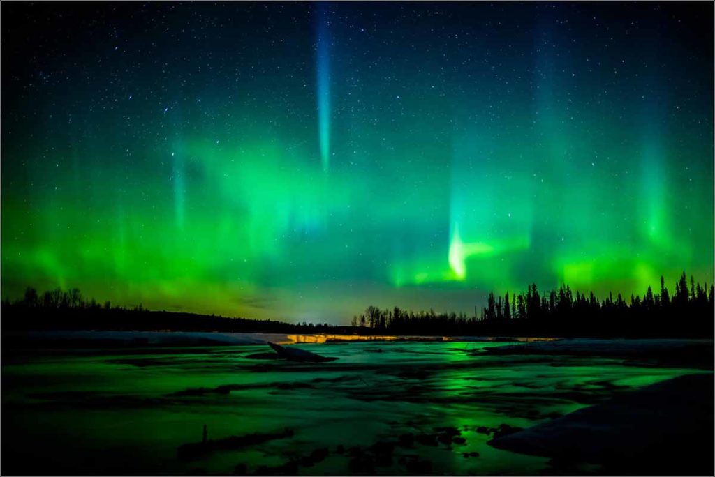 northern lights in Alberta Canada