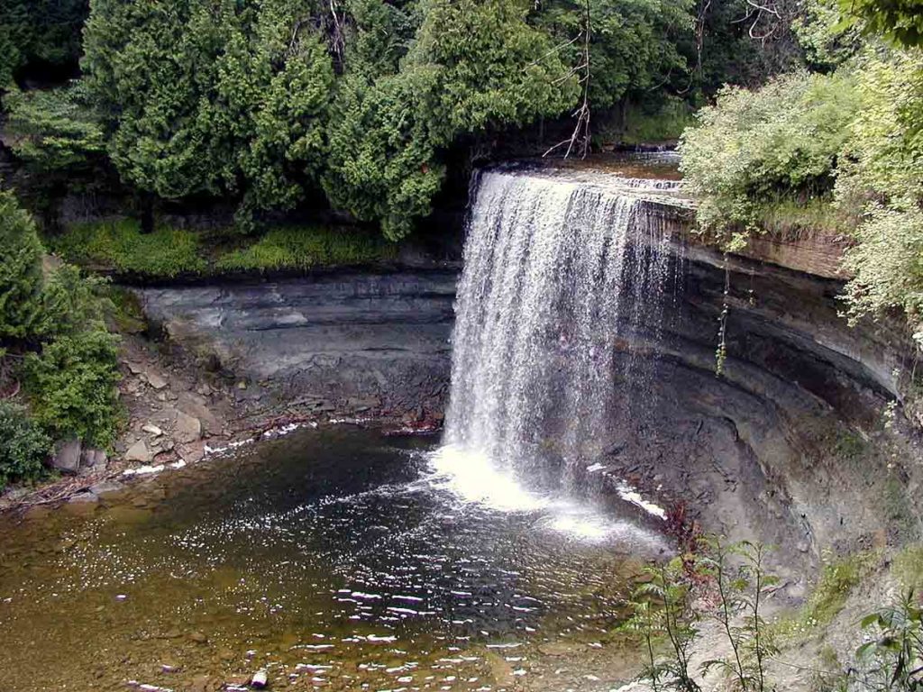 bridal veil waterfall in Ontario